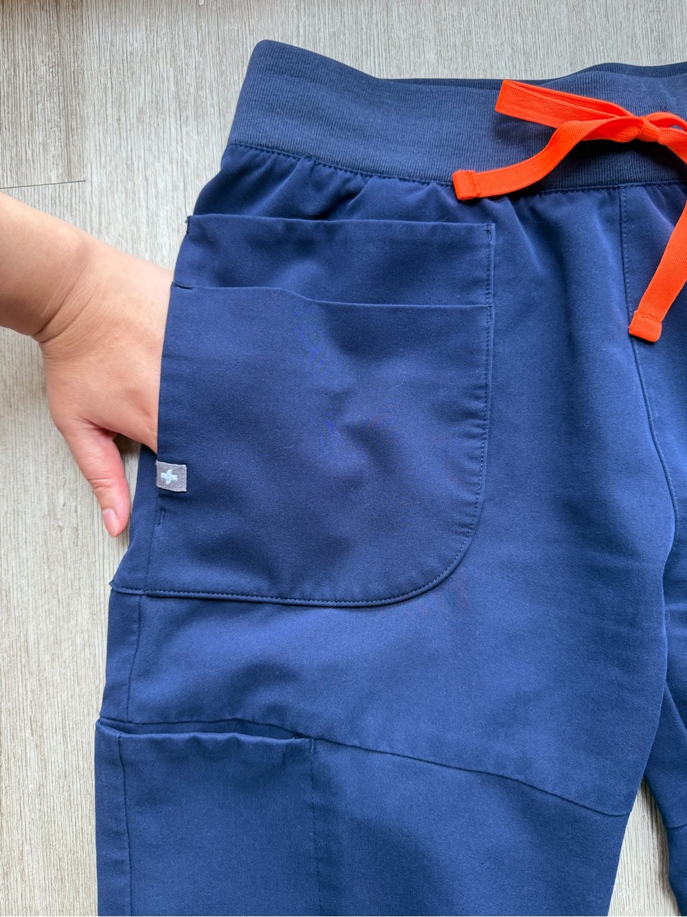 Figs Catarina Scrub Top XS and Limited Edition Nepal Scrub Pants XSP, Navy - Picture 8 of 16